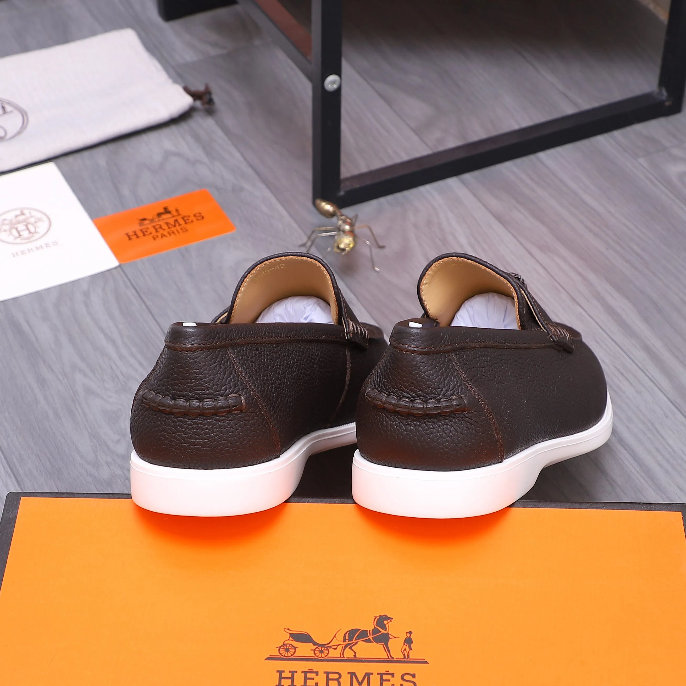 Men's shoes 💰p560 Product trademark: HERMES "Hermes" casual slip-on men's shoes. Regular size: 38-46 (45.46 is custom-made and non-returnable) Product materials: Selected pebbled cowhide upper, cowhide lining, original foam rubber ultra-light sole